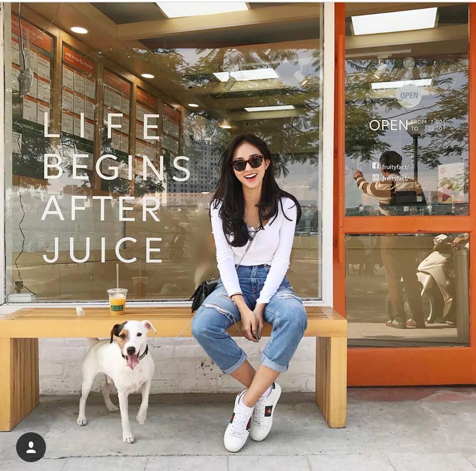 Thúy Vi váy hồng trẻ trung - Quỳnh Anh Shyn lên đồ công sở đẹp nhất street style tuần này-9