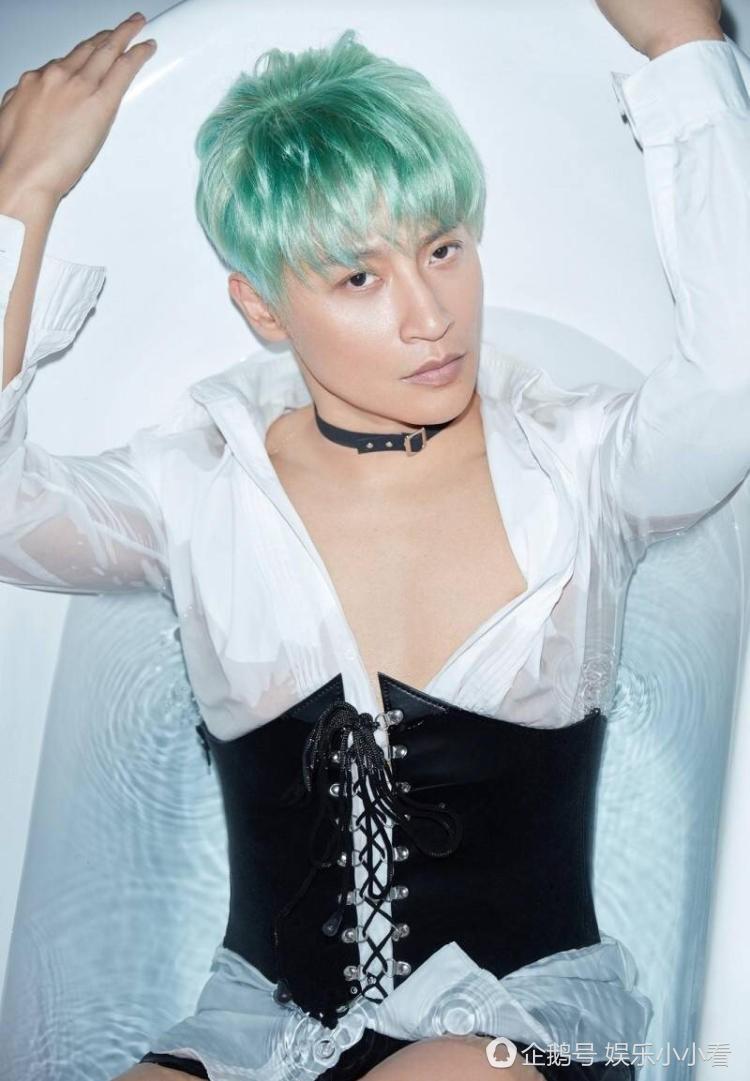 Hoảng hốt chứng kiến loạt mỹ nam bỗng dưng... nữ tính, thích được mặc váy trang điểm-1