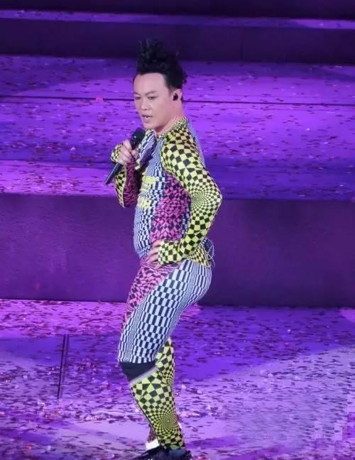 Hoảng hốt chứng kiến loạt mỹ nam bỗng dưng... nữ tính, thích được mặc váy trang điểm-7