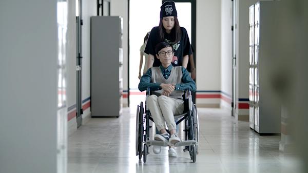 Glee: Bất chấp Hòa Minzy gạ gẫm quan hệ, Rocker Nguyễn vẫn chung thủy với Cindy V-11