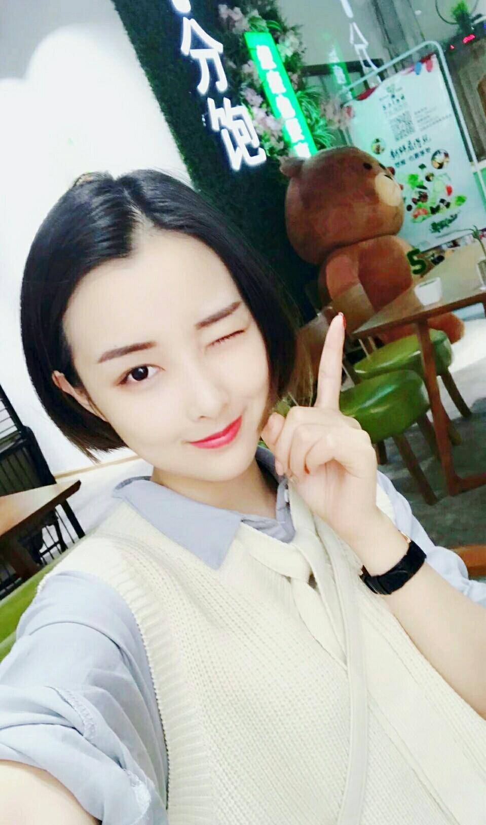 Hé lộ danh tính hot girl bán trà sữa gây bão mạng xã hội những ngày qua-4