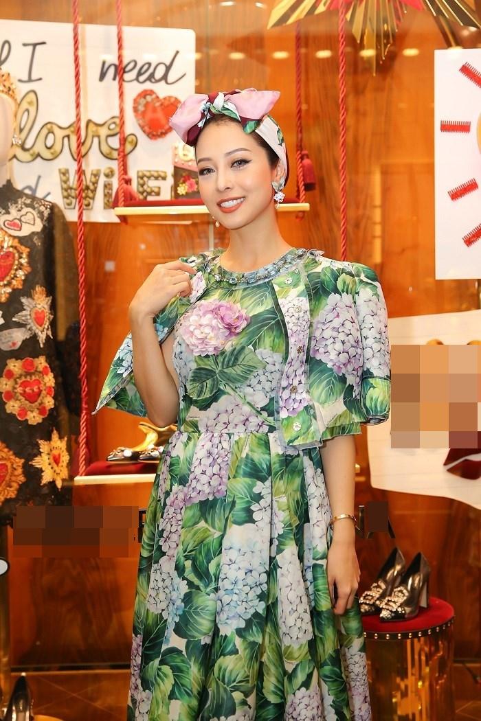 Phi Thanh Vân trễ nải vòng một - Lan Khuê lộ chân gầy lọt top sao mặc xấu tuần này-8