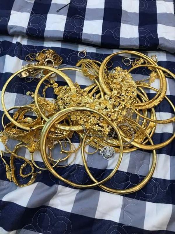 Cô dâu vàng đeo trĩu cổ chia sẻ chuyện riêng tư sau đám cưới đình đám về độ chịu chơi-6