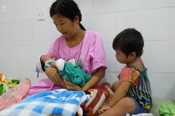 TP.HCM: Chồng đi làm không về, sản phụ đẻ rớt con trong hố nước nhà vệ sinh lúc nửa đêm-1