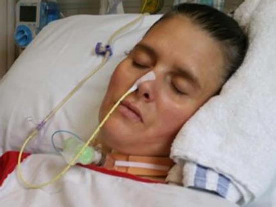 Vợ nằm liệt giường, chồng đăng ảnh thân mật cùng phụ nữ khác nhưng vẫn khẳng định không ngoại tình