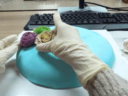 Bất ngờ được tỏ tình, thánh ăn công sở trổ tài nặn hoa siêu đẹp đáp trả tình yêu-1