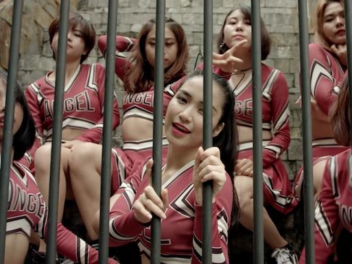 Hòa Minzy hóa công chúa sánh đôi cùng khách mời điển trai từng khiến Erik ngất xỉu-6