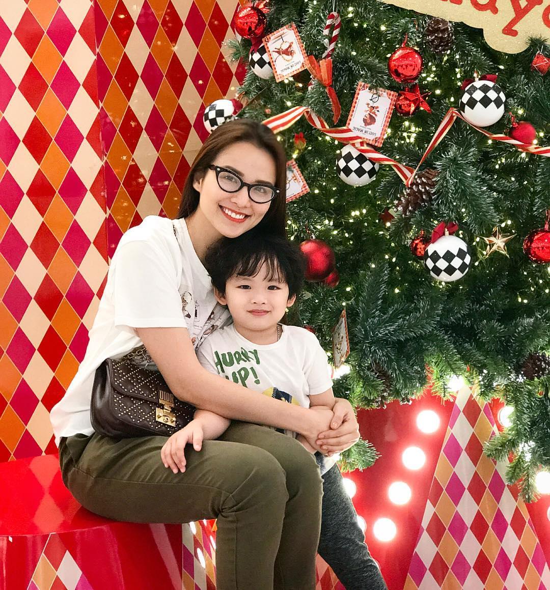 Tin sao Việt: Angela Phương Trinh gây sốc hội chị em khi khoe vòng 3 ngoại cỡ-6