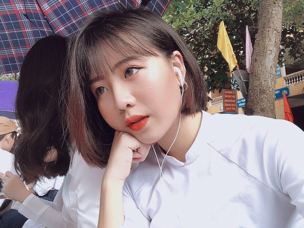 Nữ sinh uống trà sữa nhưng quyết không tháo khẩu trang cực ngầu!-5