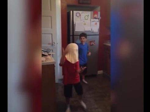 Rét run người nhưng không thể ngưng cười với kẻ lầy lội-15