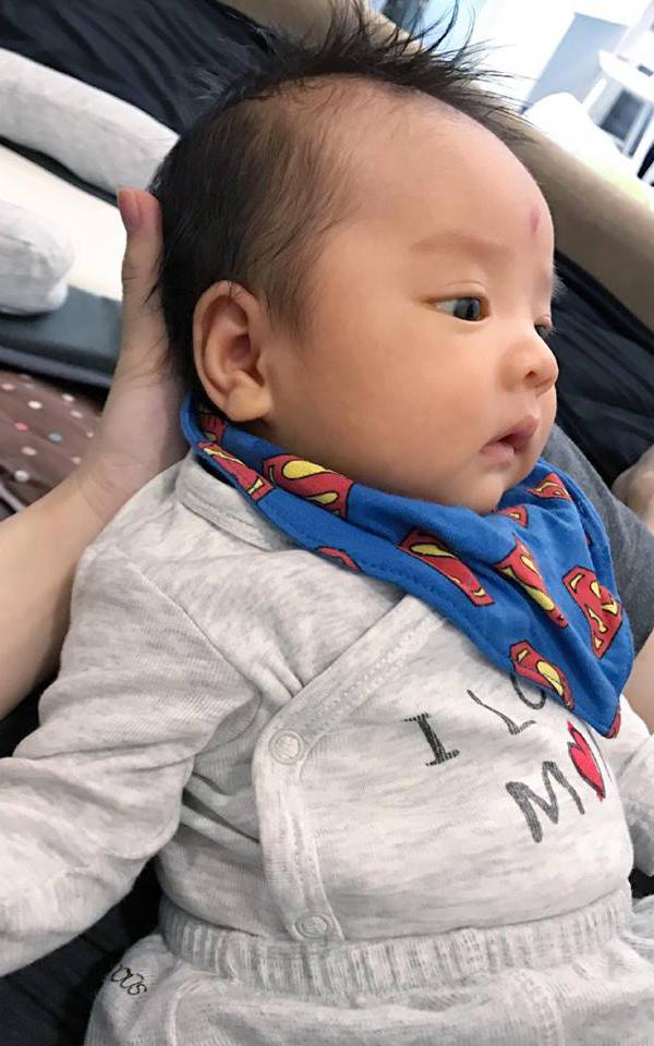 Sau loạt ảnh khoe eo thon, hot mom Hằng ‘Túi’ đăng ảnh con trai đầy tháng siêu yêu-2