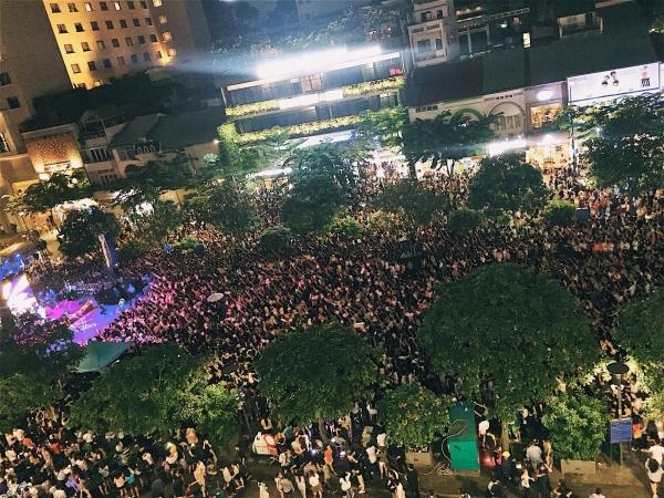 Công dân gương mẫu Mỹ Tâm dặn dò fan không xả rác ở phố đi bộ-1