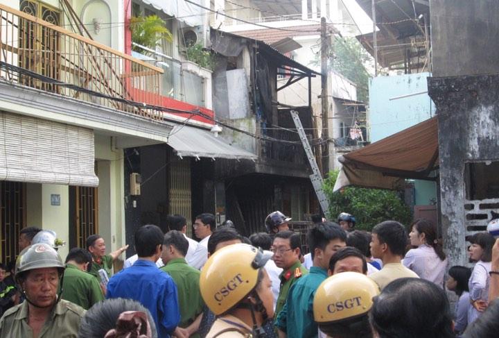 Cháy nhà lúc rạng sáng, 3 mẹ con tử vong-1