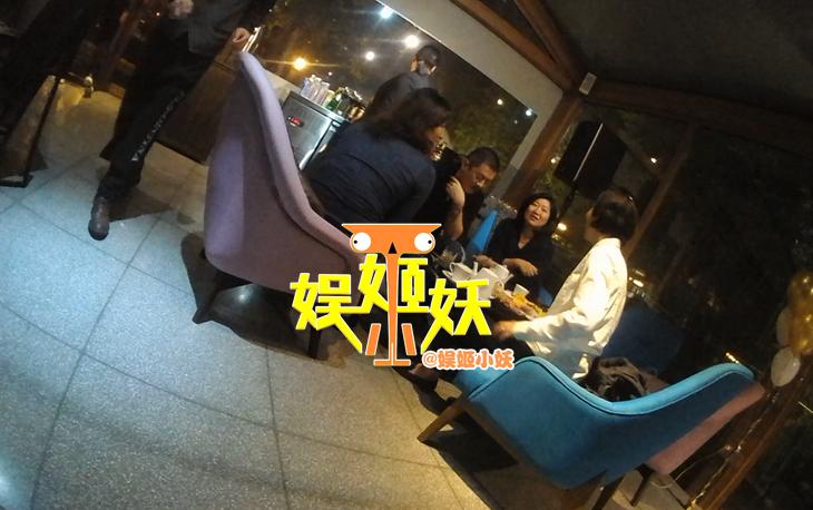 4 năm hậu ly hôn Vương Phi, Lý Á Bằng xuất hiện thân mật bên người phụ nữ lạ-2