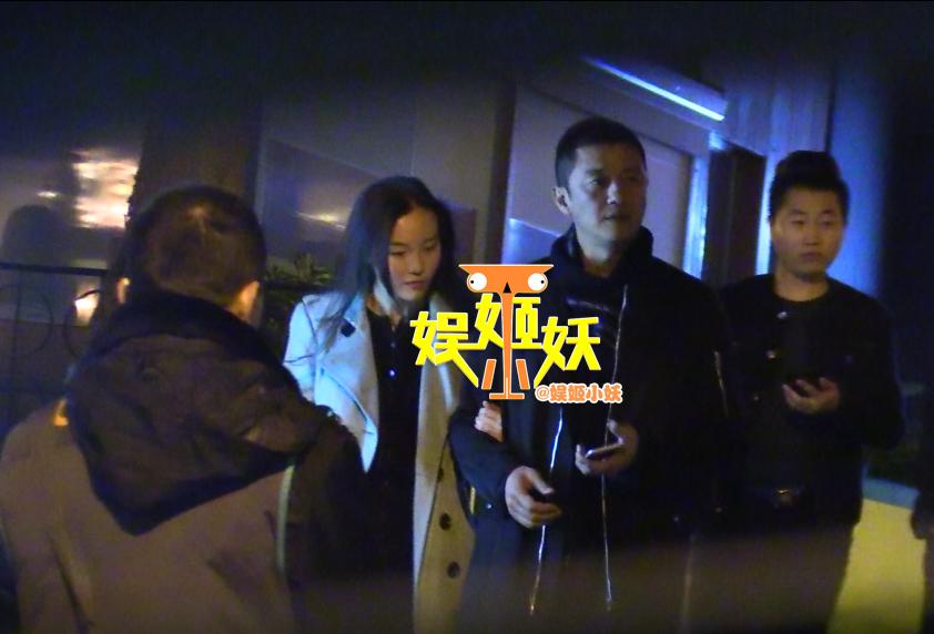 4 năm hậu ly hôn Vương Phi, Lý Á Bằng xuất hiện thân mật bên người phụ nữ lạ-7