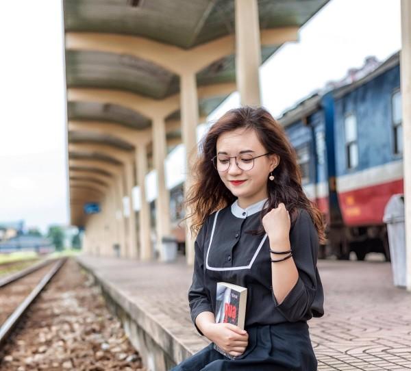 Nữ sinh Huế khiến người nghe lịm tim khi cover cực ngọt bài thơ Sóng của Xuân Quỳnh-1