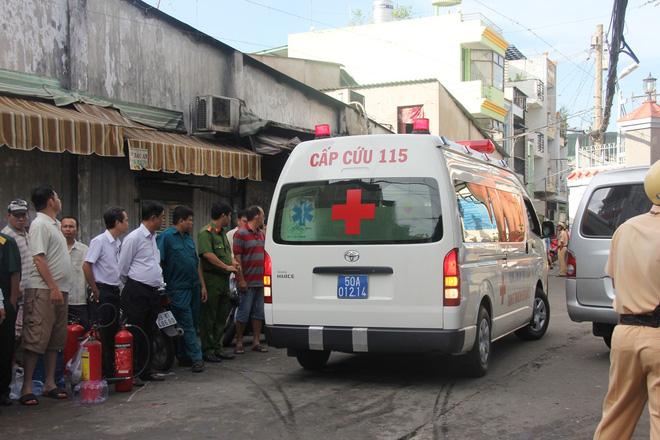 Vụ hỏa hoạn làm 3 mẹ con chết cháy: Người thân ngã quỵ, bật khóc nức nở tại hiện trường-11