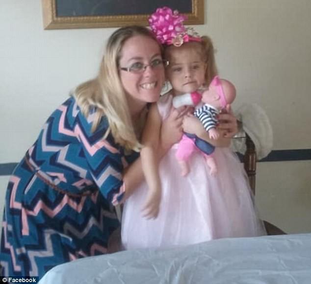 Cả năm trời không được gặp con, người cha suy sụp biết tin con gái 3 tuổi bị giết chết khi ở với mẹ và bạn trai-2