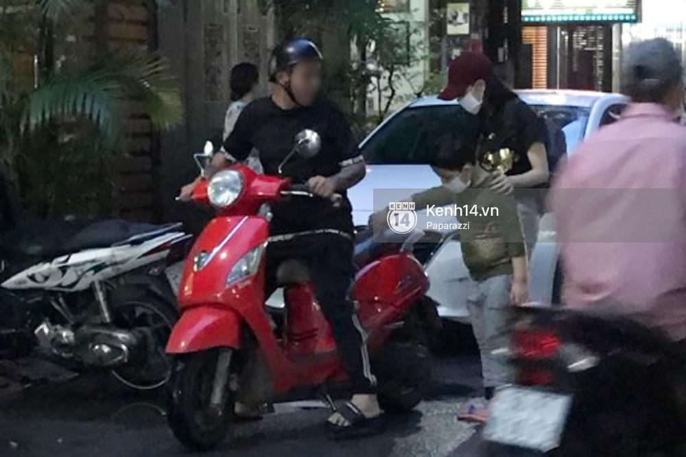 Tim tậu xe hơi mới trong lúc Trương Quỳnh Anh đưa con trai đi học bằng xe máy-2