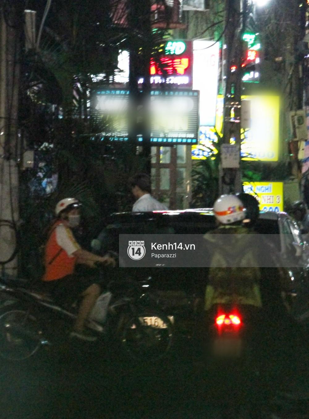 Tim tậu xe hơi mới trong lúc Trương Quỳnh Anh đưa con trai đi học bằng xe máy-6