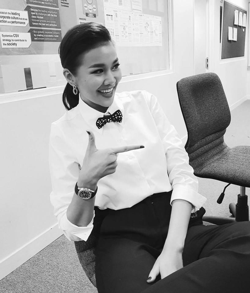 Mẹ chồng Thanh Hằng diện đồ menswear - con dâu Lan Khuê cá tính nổi bật nhất street style-1