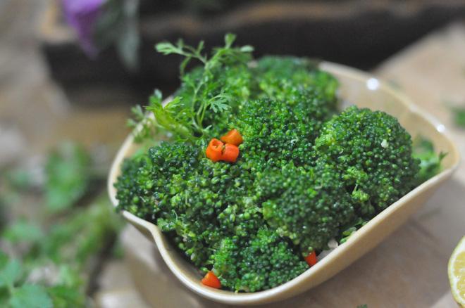 Nếu muốn giảm cân đừng bỏ qua món súp lơ trộn dễ làm mà dễ ăn-3