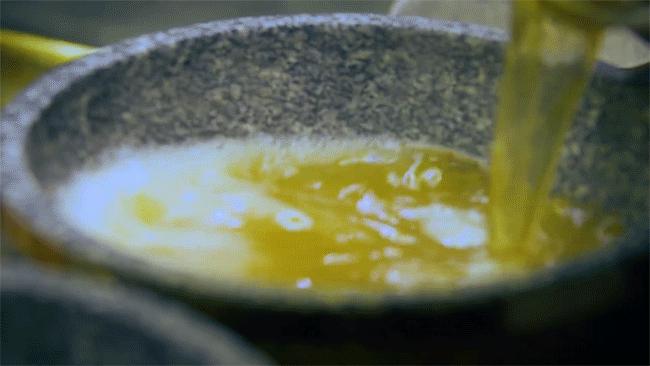 2 món phở đang khiến cộng đồng ẩm thực Sài Gòn sôi sục: Tô ngập thịt bò giá 2,3 triệu, tô sang chảnh với nguyên con tôm hùm-2