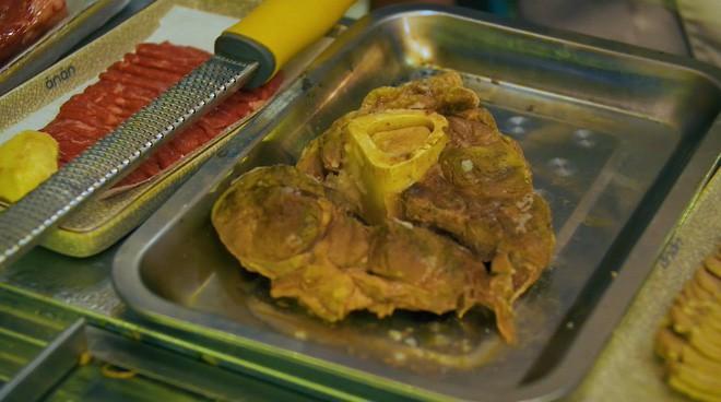 2 món phở đang khiến cộng đồng ẩm thực Sài Gòn sôi sục: Tô ngập thịt bò giá 2,3 triệu, tô sang chảnh với nguyên con tôm hùm-3