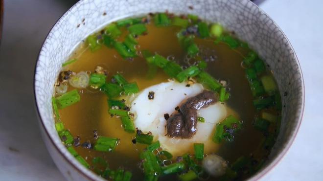 2 món phở đang khiến cộng đồng ẩm thực Sài Gòn sôi sục: Tô ngập thịt bò giá 2,3 triệu, tô sang chảnh với nguyên con tôm hùm-6