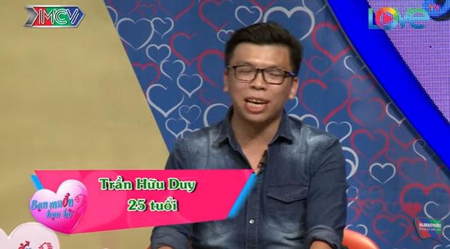 Anh chàng kêu tim anh đập nhanh lắm loay hoay tìm nút bấm vì sợ bỏ lỡ mất gái xinh-1