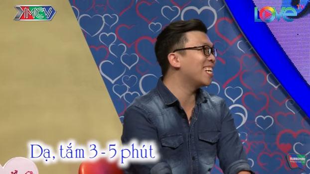 Anh chàng kêu tim anh đập nhanh lắm loay hoay tìm nút bấm vì sợ bỏ lỡ mất gái xinh-8