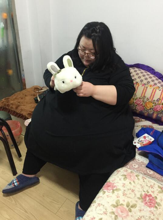 Hành trình cay đắng của người phụ nữ béo nhất Trung Quốc: Từng nặng 244 kg vừa giảm xuống 95kg-2