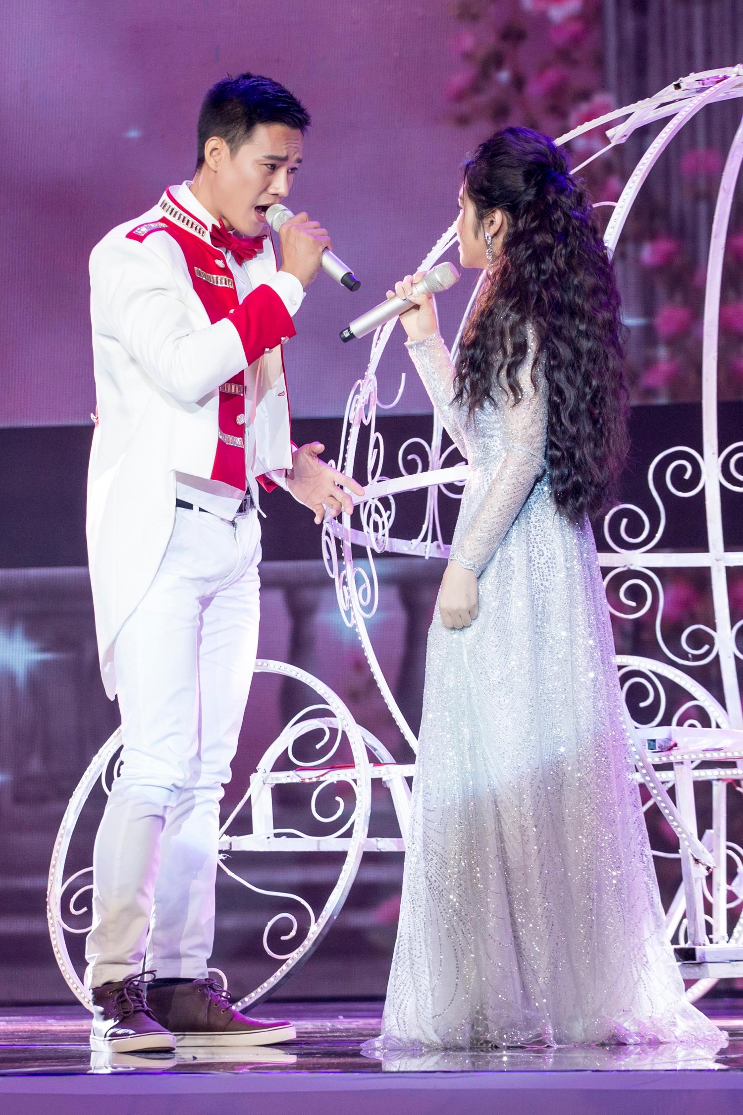 Hòa Minzy hóa công chúa sánh đôi cùng khách mời điển trai từng khiến Erik ngất xỉu-1