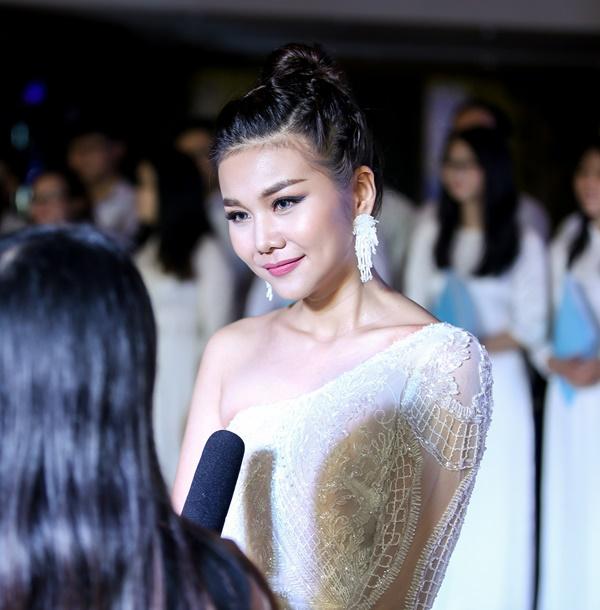 Mẹ chồng Thanh Hằng ngoài đời diện váy quyến rũ khác hẳn hình ảnh ghê gớm trong phim-3