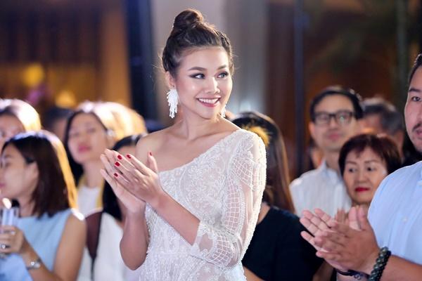 Mẹ chồng Thanh Hằng ngoài đời diện váy quyến rũ khác hẳn hình ảnh ghê gớm trong phim-5