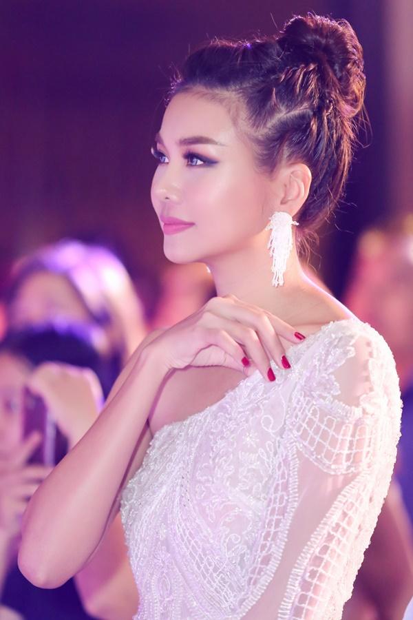 Mẹ chồng Thanh Hằng ngoài đời diện váy quyến rũ khác hẳn hình ảnh ghê gớm trong phim-7