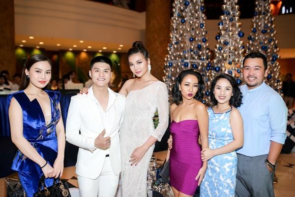 Mẹ chồng Thanh Hằng ngoài đời diện váy quyến rũ khác hẳn hình ảnh ghê gớm trong phim-9