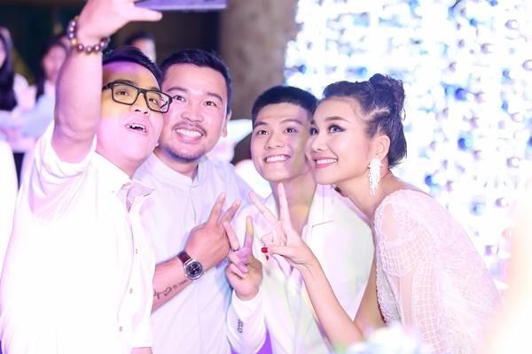 Mẹ chồng Thanh Hằng ngoài đời diện váy quyến rũ khác hẳn hình ảnh ghê gớm trong phim-10