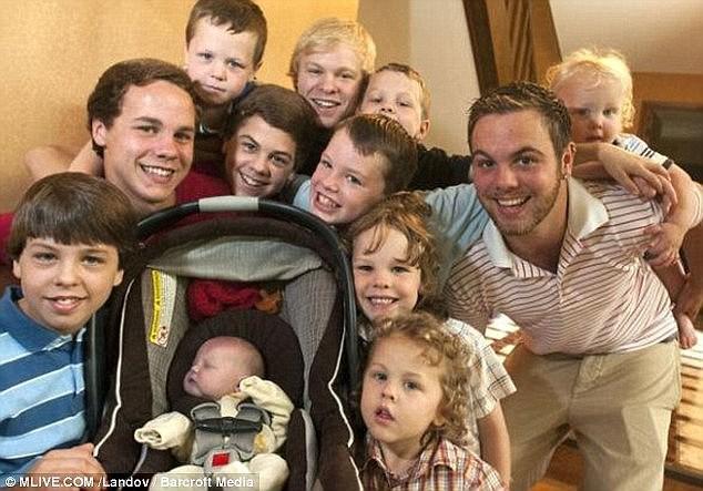 Cặp vợ chồng cố sinh bằng được con gái, đứa trẻ thứ 13 chào đời khiến họ không thốt nên lời-5