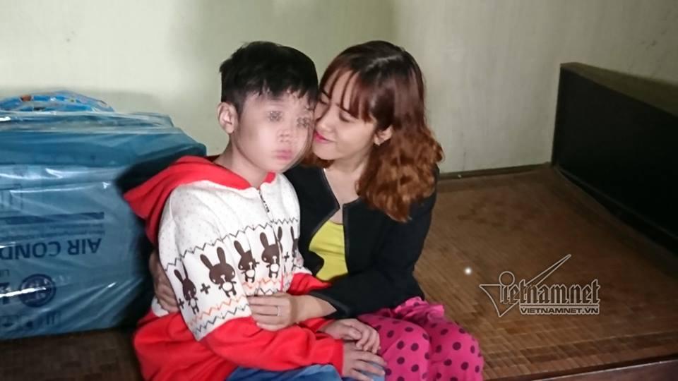 Bé trai bị bố và mẹ kế đánh rạn sọ não xin tha cho bố-9