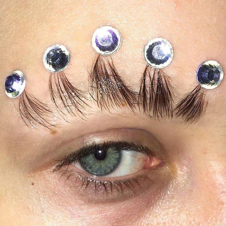 11 trào lưu vẽ lông mày điên rồ nhất năm 2017-8