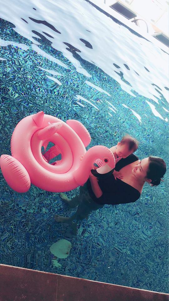 Tin sao Việt: Phan Như Thảo khoe khoảnh khắc cho con bú bất chấp địa hình-2