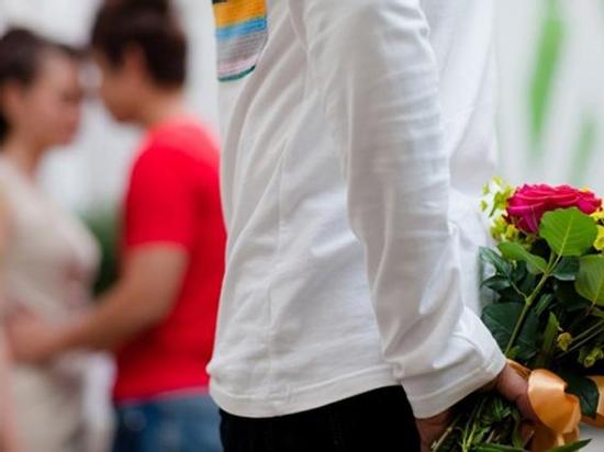 Khéo léo thoát khỏi chiêu 'thả thính' của bạn thân người yêu