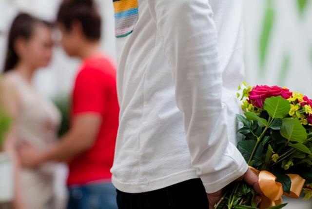 Khéo léo thoát khỏi chiêu thả thính của bạn thân người yêu-1