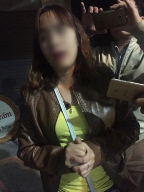 Mẹ kế đánh con riêng của chồng trình diện công an: Do cháu ăn vụng thịt bò nên đã cầm đũa vụt vào mặt cháu-3