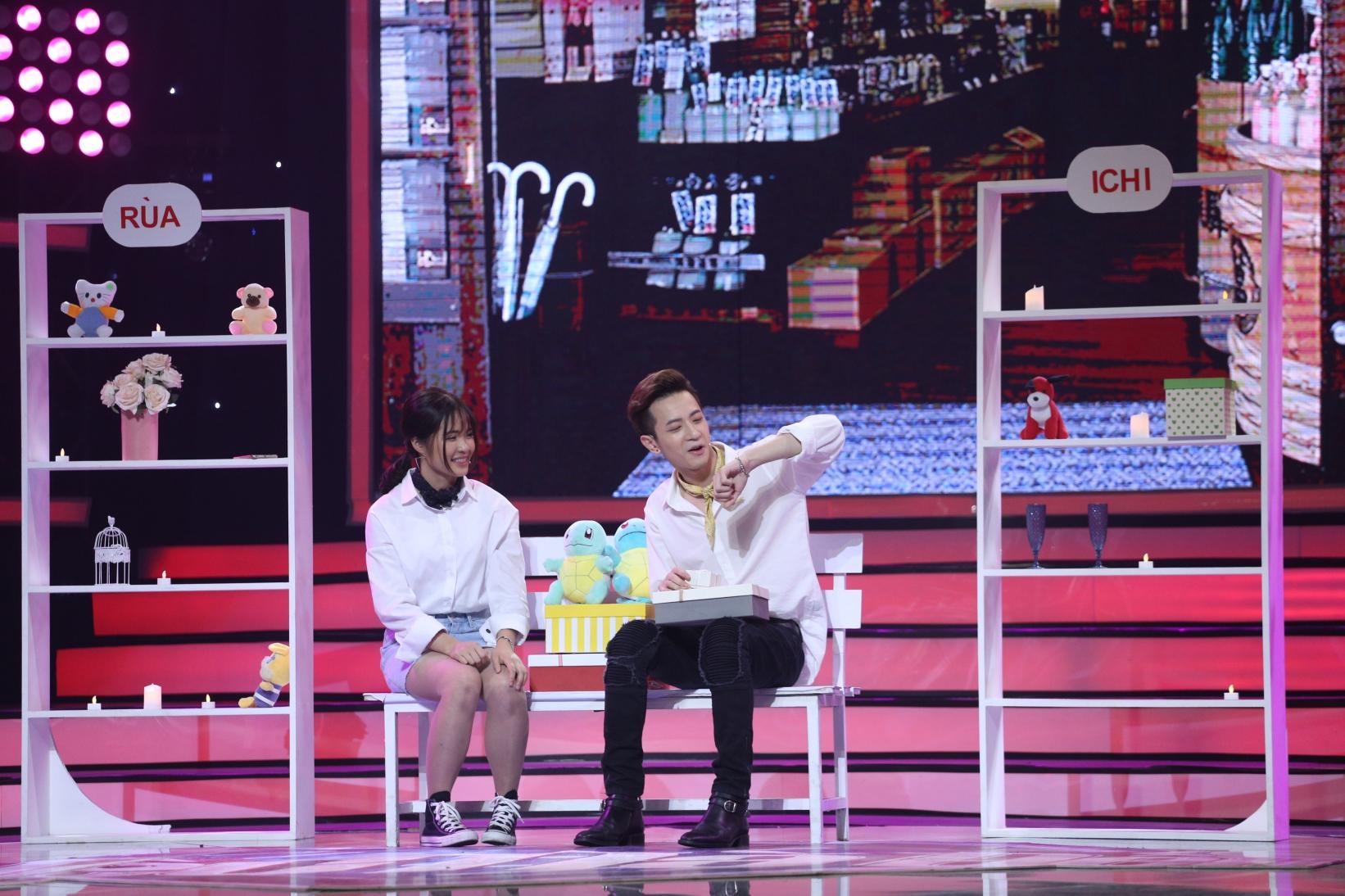 Bay từ Hàn Quốc về tỏ tình với Phí Ngọc Hưng, vậy mà cô gái này nhát đến nỗi không dám đọc kết quả-5