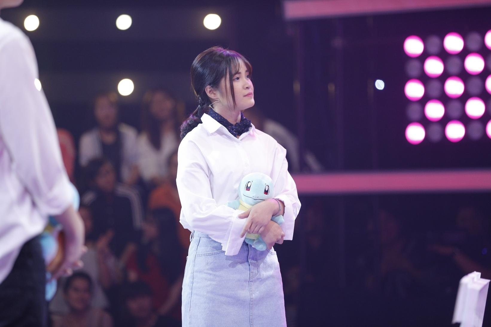 Bay từ Hàn Quốc về tỏ tình với Phí Ngọc Hưng, vậy mà cô gái này nhát đến nỗi không dám đọc kết quả-7