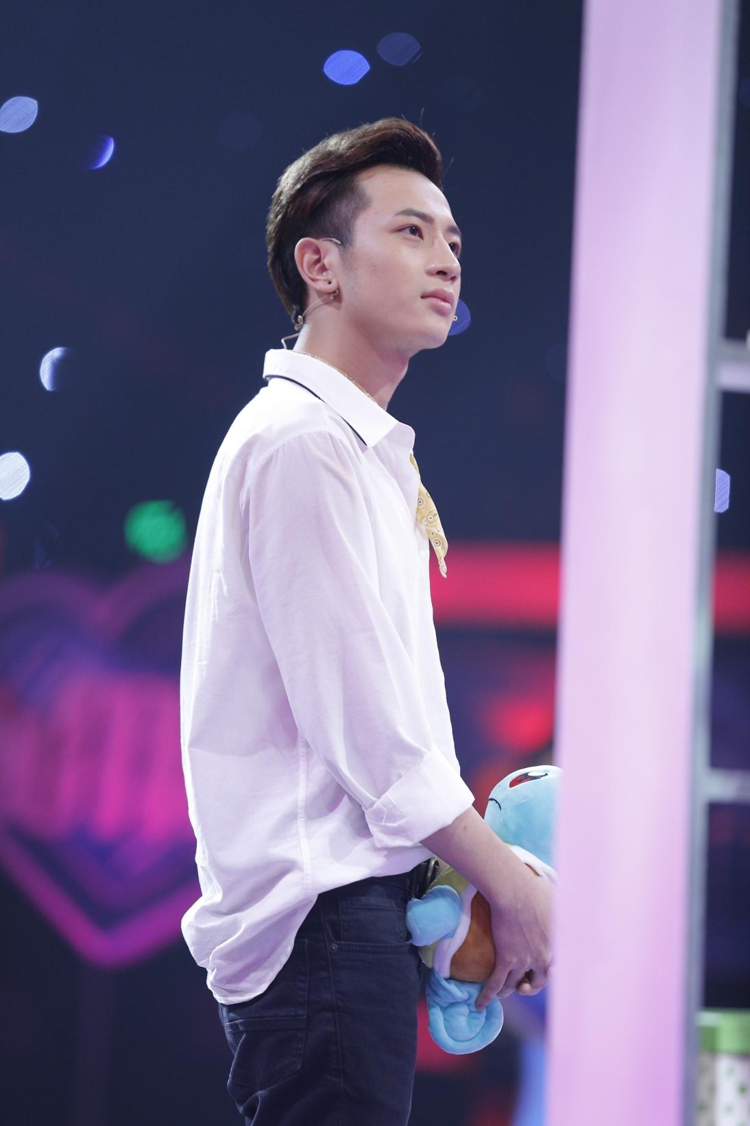 Bay từ Hàn Quốc về tỏ tình với Phí Ngọc Hưng, vậy mà cô gái này nhát đến nỗi không dám đọc kết quả-8