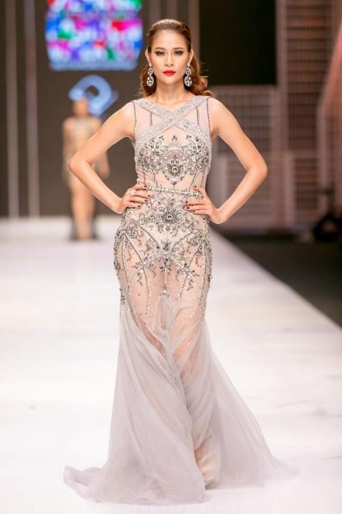 Mặc lại đầm xuyên thấu của Hà Thu, Diệp Bảo Ngọc chứng tỏ vẻ gợi cảm bất bại-3