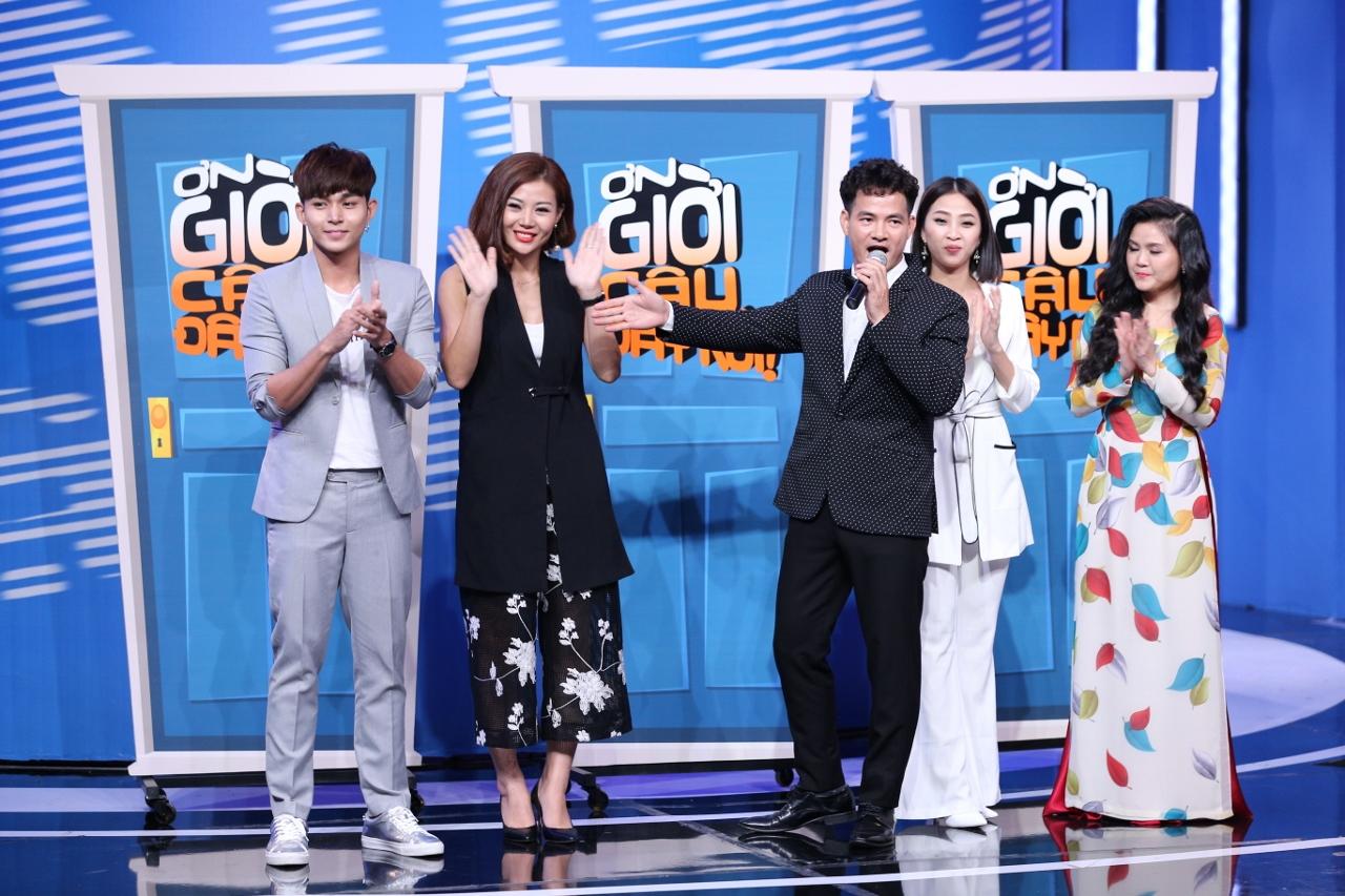 CHẾT CƯỜI: Lần đầu tiên Hoài Linh vén quần khoe đùi trắng nõn trên sóng truyền hình-4